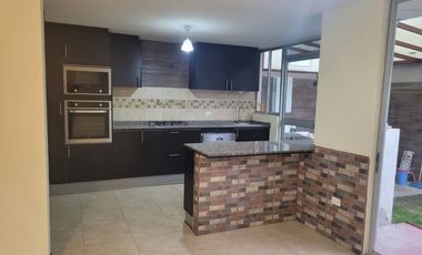 Venta de Casa en Conjunto Villa Navarra, POMASQUI