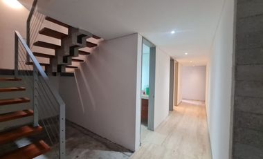 CASA EN RENTA EN LOMAS DE TECAMACHALCO, EN FUENTE DE LA JUVENTUD, NAUCALPAN DE JUÁREZ. EDO. DE MÉX.