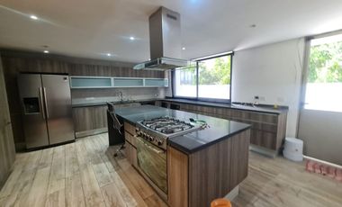 CASA EN RENTA EN LOMAS DE TECAMACHALCO, EN FUENTE DE LA JUVENTUD, NAUCALPAN DE JUÁREZ. EDO. DE MÉX.