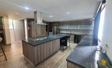 CASA EN RENTA EN LOMAS DE TECAMACHALCO, EN FUENTE DE LA JUVENTUD, NAUCALPAN DE JUÁREZ. EDO. DE MÉX.
