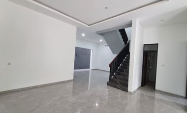 Dijual Rumah Baru di Kompleks Sutra Kirana, Alam Sutera Kondisi Sangat Baik