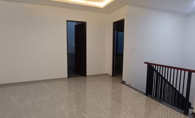 Dijual Rumah Baru di Kompleks Sutra Kirana, Alam Sutera Kondisi Sangat Baik