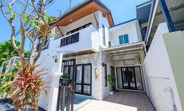 High-Yield Fully-Furnished 3-BR Townhouse in Prime Chaweng, Koh Samui