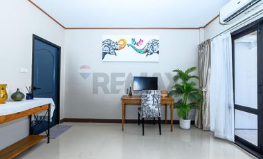 High-Yield Fully-Furnished 3-BR Townhouse in Prime Chaweng, Koh Samui