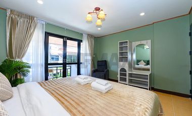 High-Yield Fully-Furnished 3-BR Townhouse in Prime Chaweng, Koh Samui