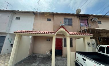 MUCHO LOTE UNO ETAPA 5 ALQUILO PRECCIOSA Y AMPLIA VILLA DOS PLANTAS, TRES DORMITORIOS, PORTON CERRADO,M SEGUIRADES
