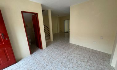 MUCHO LOTE UNO ETAPA 5 ALQUILO PRECCIOSA Y AMPLIA VILLA DOS PLANTAS, TRES DORMITORIOS, PORTON CERRADO,M SEGUIRADES