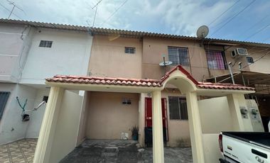 MUCHO LOTE UNO ETAPA 5 ALQUILO PRECCIOSA Y AMPLIA VILLA DOS PLANTAS, TRES DORMITORIOS, PORTON CERRADO,M SEGUIRADES