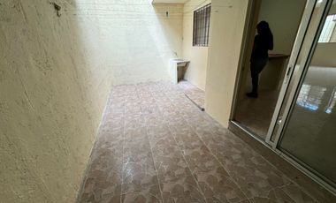 MUCHO LOTE UNO ETAPA 5 ALQUILO PRECCIOSA Y AMPLIA VILLA DOS PLANTAS, TRES DORMITORIOS, PORTON CERRADO,M SEGUIRADES