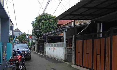 Dijual kost JL.Pungkur, dekat UNPAS, UNLA, alun² bdg, bank, resto cafe dll