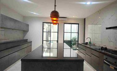 Rumah MewahKedoya Kebon Jeruk Siap Huni