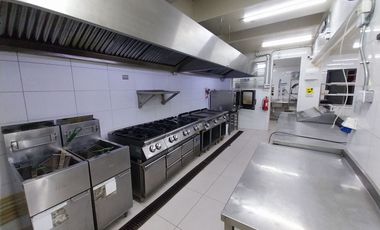 Se arrienda local comercial en barrio turístico consolidado.