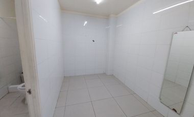 Se arrienda local comercial en barrio turístico consolidado.