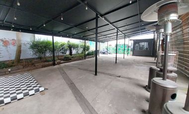 Se arrienda local comercial en barrio turístico consolidado.