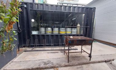 Se arrienda local comercial en barrio turístico consolidado.
