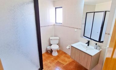 SE ARRIENDA POR AÑO CORRIDO GRAN CASONA CON EXELENTE UBICACION EN SECTOR LA CANDELARIA, ALGARROBO