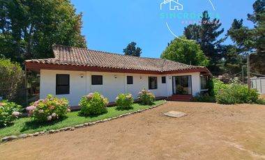 SE ARRIENDA POR AÑO CORRIDO GRAN CASONA CON EXELENTE UBICACION EN SECTOR LA CANDELARIA, ALGARROBO