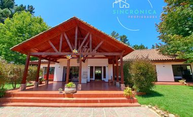 SE ARRIENDA POR AÑO CORRIDO GRAN CASONA CON EXELENTE UBICACION EN SECTOR LA CANDELARIA, ALGARROBO