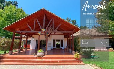 SE ARRIENDA POR AÑO CORRIDO GRAN CASONA CON EXELENTE UBICACION EN SECTOR LA CANDELARIA, ALGARROBO