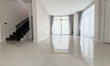 Selling for   Luxury house in Ramintra zone, new house, never lived in a luxury project at Bangkok Boulevard Ramintra-Watcharapol