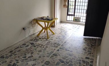 SE ARRIENDA APARTAMENTO SEGUNDO PISO BARRIO ROCIO CALLE 105 # 16-27