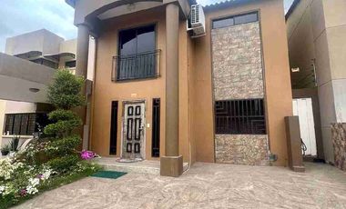 Casa de Alquiler en Urb. Villa Club etapa Magna - Vía Salitre