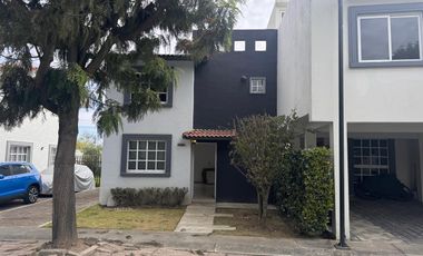 RENTA CASA EN VILLAS DEL CAMPO PRIVADA CERRADA