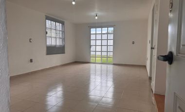 RENTA CASA EN VILLAS DEL CAMPO PRIVADA CERRADA