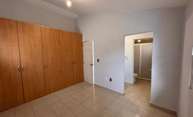 RENTA CASA EN VILLAS DEL CAMPO PRIVADA CERRADA