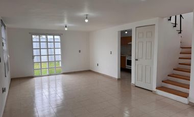 RENTA CASA EN VILLAS DEL CAMPO PRIVADA CERRADA
