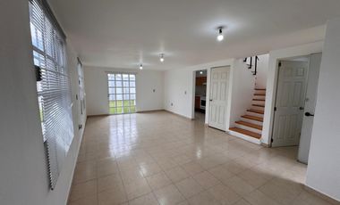 RENTA CASA EN VILLAS DEL CAMPO PRIVADA CERRADA