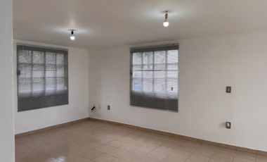 RENTA CASA EN VILLAS DEL CAMPO PRIVADA CERRADA