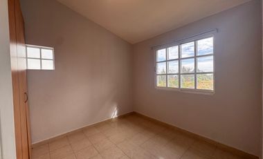 RENTA CASA EN VILLAS DEL CAMPO PRIVADA CERRADA