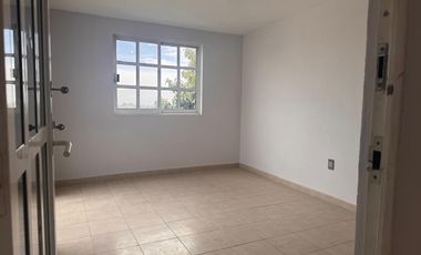 RENTA CASA EN VILLAS DEL CAMPO PRIVADA CERRADA