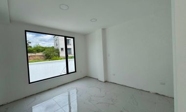 Casa por Estrenar en Venta – Tumbaco