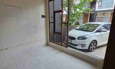 DIJUAL CEPAT (DI BAWAH HARGA PASAR) – Rumah 2 Lantai Strategis di Pesona Remboelan, Serpong 🏠✨