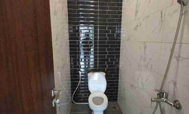 DIJUAL CEPAT (DI BAWAH HARGA PASAR) – Rumah 2 Lantai Strategis di Pesona Remboelan, Serpong 🏠✨