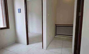 DIJUAL CEPAT (DI BAWAH HARGA PASAR) – Rumah 2 Lantai Strategis di Pesona Remboelan, Serpong 🏠✨