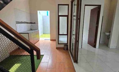 DIJUAL CEPAT (DI BAWAH HARGA PASAR) – Rumah 2 Lantai Strategis di Pesona Remboelan, Serpong 🏠✨