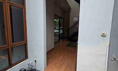 DIJUAL CEPAT (DI BAWAH HARGA PASAR) – Rumah 2 Lantai Strategis di Pesona Remboelan, Serpong 🏠✨