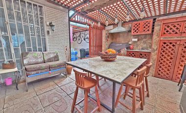 Casa en venta 4 dormitorios 3 baños en Ñuñoa
