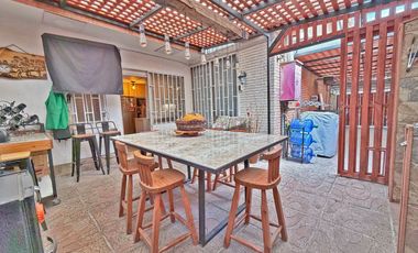 Casa en venta 4 dormitorios 3 baños en Ñuñoa