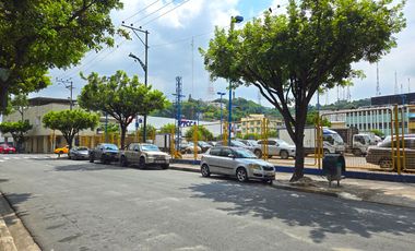 Alquiler de Local Comercial en Planta Baja con Garaje - Calle Padre Aguirre, Centro de Guayaquil