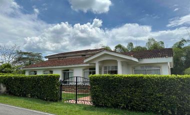 Casa Campestre en  venta , sector club campestre Armenia