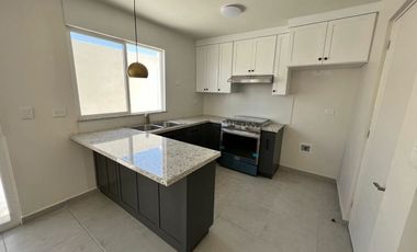 ALLEZA BOREAL, EXCELENTE CASA EN RENTA POR UVM, CON ALBERCA Y JUEGOS INFANTILES