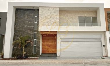 PREVENTA Residencia con recámara en planta baja y jardín en fraccionamiento privado
