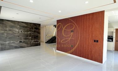 PREVENTA Residencia con recámara en planta baja y jardín en fraccionamiento privado