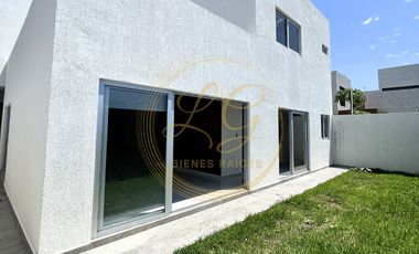 PREVENTA Residencia con recámara en planta baja y jardín en fraccionamiento privado