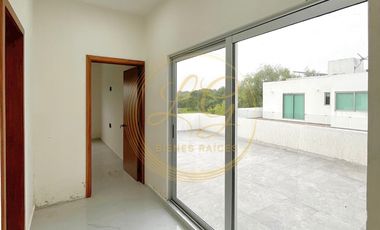 PREVENTA Residencia con recámara en planta baja y jardín en fraccionamiento privado
