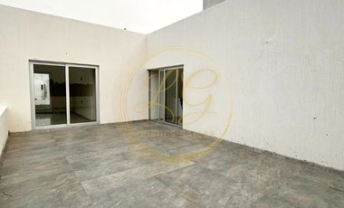 PREVENTA Residencia con recámara en planta baja y jardín en fraccionamiento privado